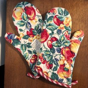 Fruit and leaf oven mitts